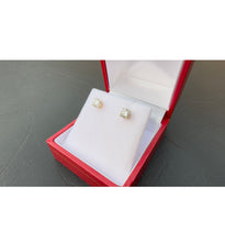 Load image into Gallery viewer, #565 - .60 Carat TW - VS Diamond Screwback Studs - 14kt Yellow Gold