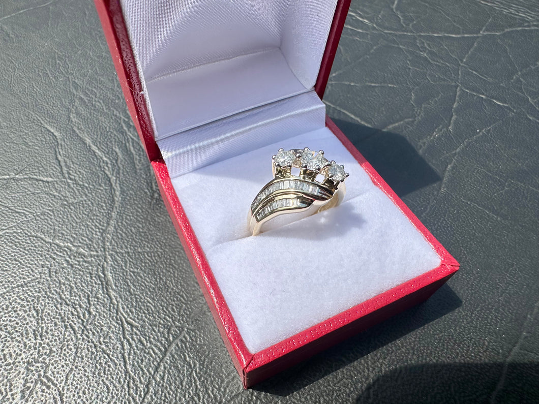 #694 - 10kt Yellow Gold, 1.15ct Diamond Dinner Ring, Size 7