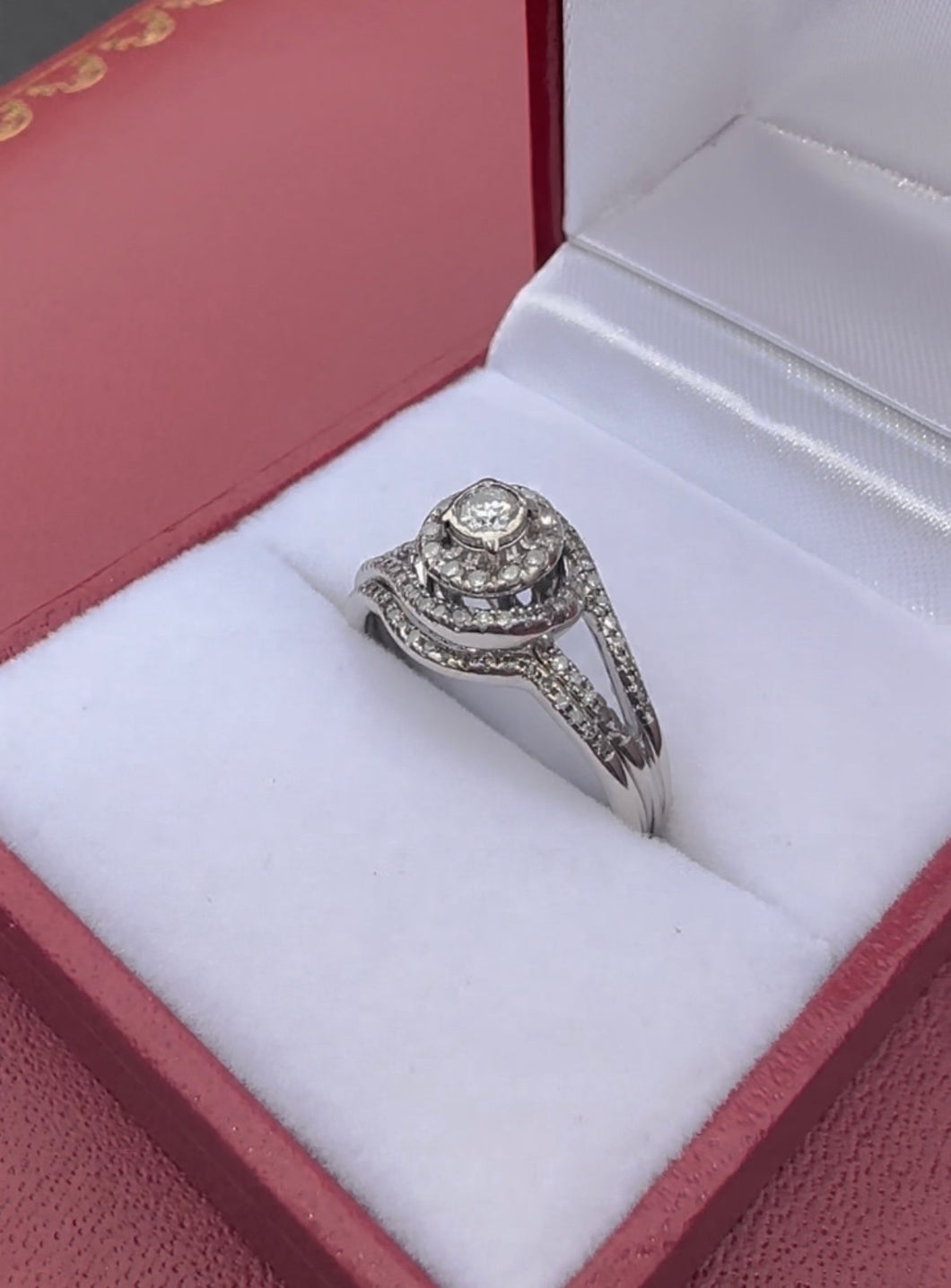 #431 - 10k White Gold, Diamond Halo Cluster Wedding Set
0.29 ctw | SZ 7