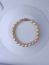Load image into Gallery viewer, #400 - 7”, 14kt Yellow Gold, Chinese Freshwater Pearl Bracelet
