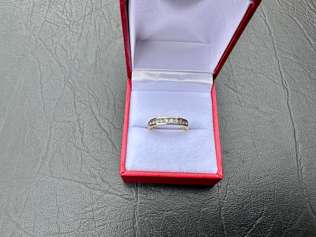 #684 - 10kt Yellow Gold, 1/2 Carat Ladies Diamond Band, Size 6