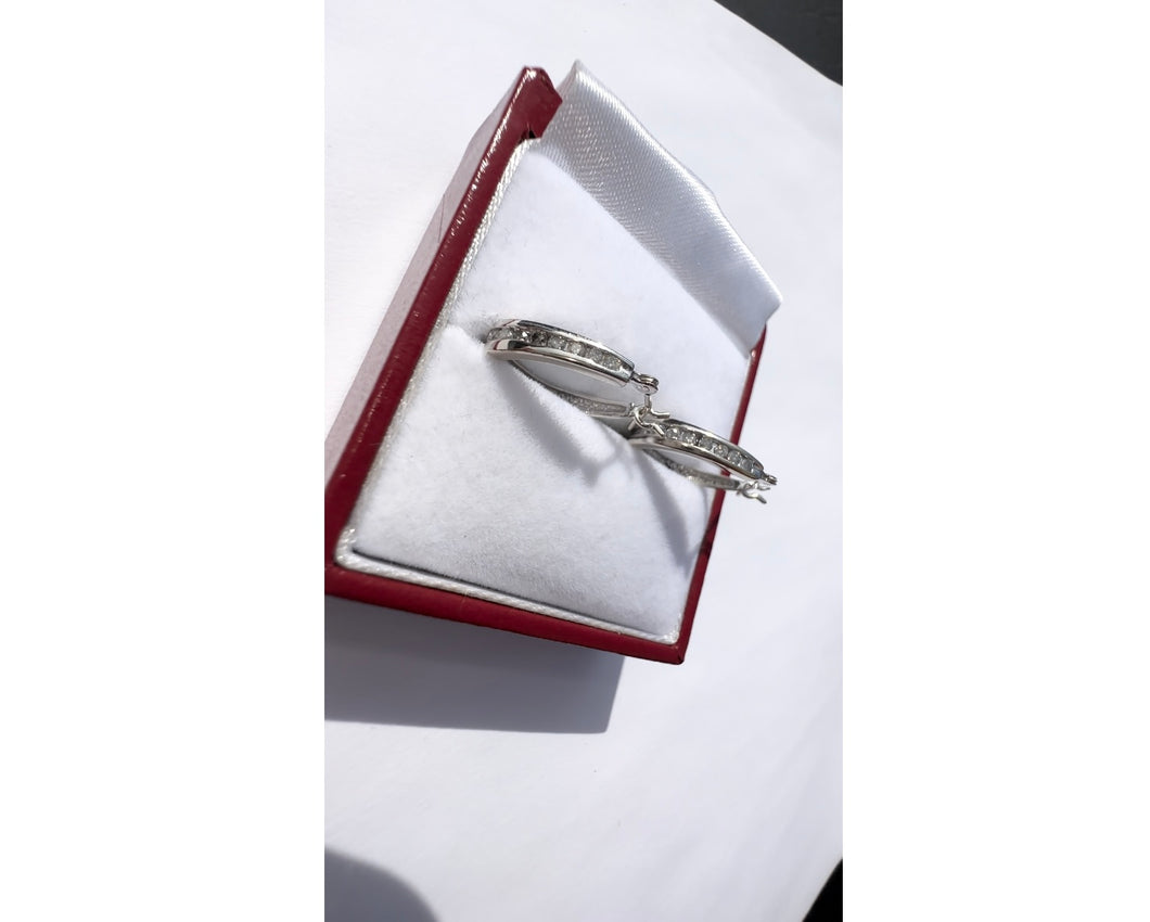 #429 - 14k White Gold, 1/4ct Diamond Earrings w/ Clutch Backings