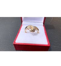 Load image into Gallery viewer, #481 - 10kt Yellow Gold, Diamond Baguette Twist Band, Size 8 1/2
